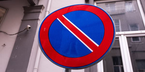 Halteverbotszone Balingen: Halteverbotsschild an einer Hauswand