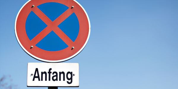 Halteverbotsschild mit Zusatzschild „Anfang“ – Halteverbotszone in Balingen